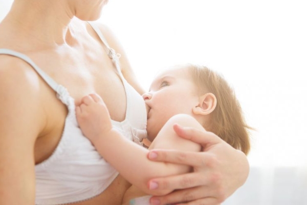 宝宝一直吃奶不停是吃不饱吗 宝宝母乳吃不饱的6大表现