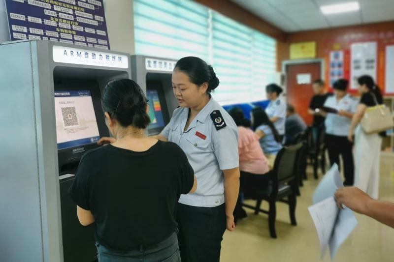图1：指引办税人员掌上办税。