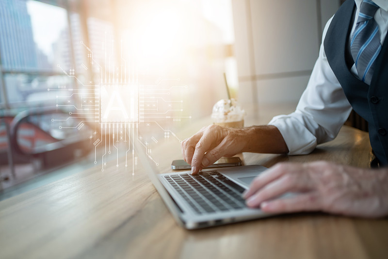 数字唱片经销商或战略策划者使用apple exchange技术来组织公司的财务预算或在咖啡店的会议厅设定目标。
在旅途中，机场休息室图片下载