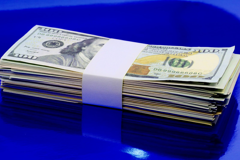 成堆的现金图片下载