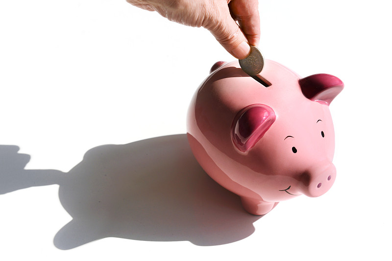 硬币进入扑满图片下载