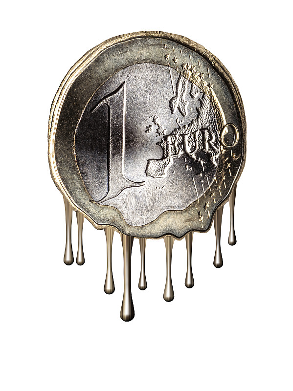 欧盟的一枚欧元硬币融化在白色的背景上。图片下载